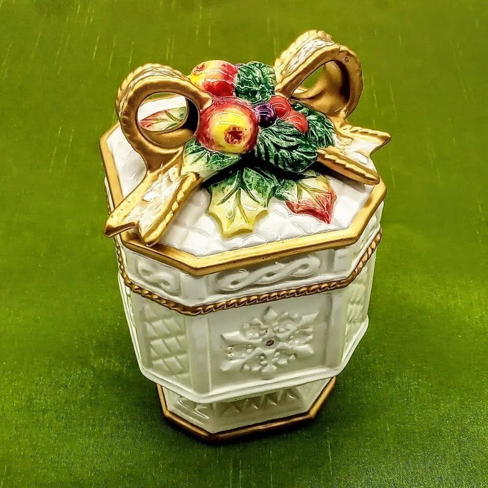 Vintage Fitz and Floyd Snowy Woods Covered Porcelain Sugar Bowl